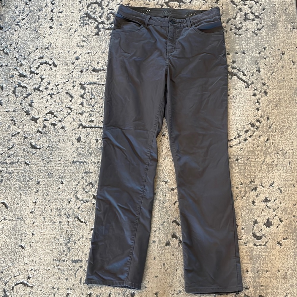 Nike golf pants, boys size XL. Dark gray.